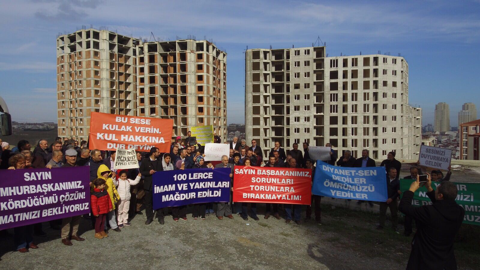Diyanet-Sen Osmanlı İnşaat`tan konut alamayan mağdurlar eylem yaptı