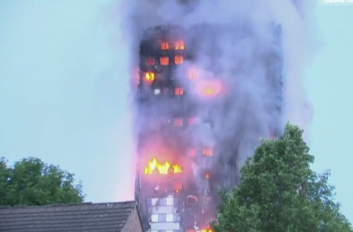 İngileter'de dehşet! Londra'da 27 katlı 120 daireli bina alev alev yanıyor