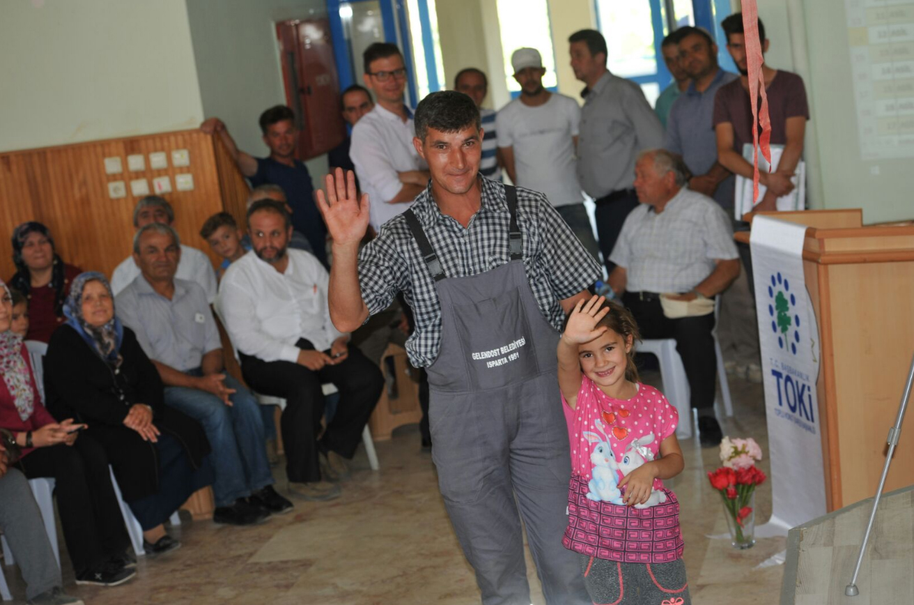 TOKİ Isparta Gelendost projesinde evlerin sahipleri belirlendi