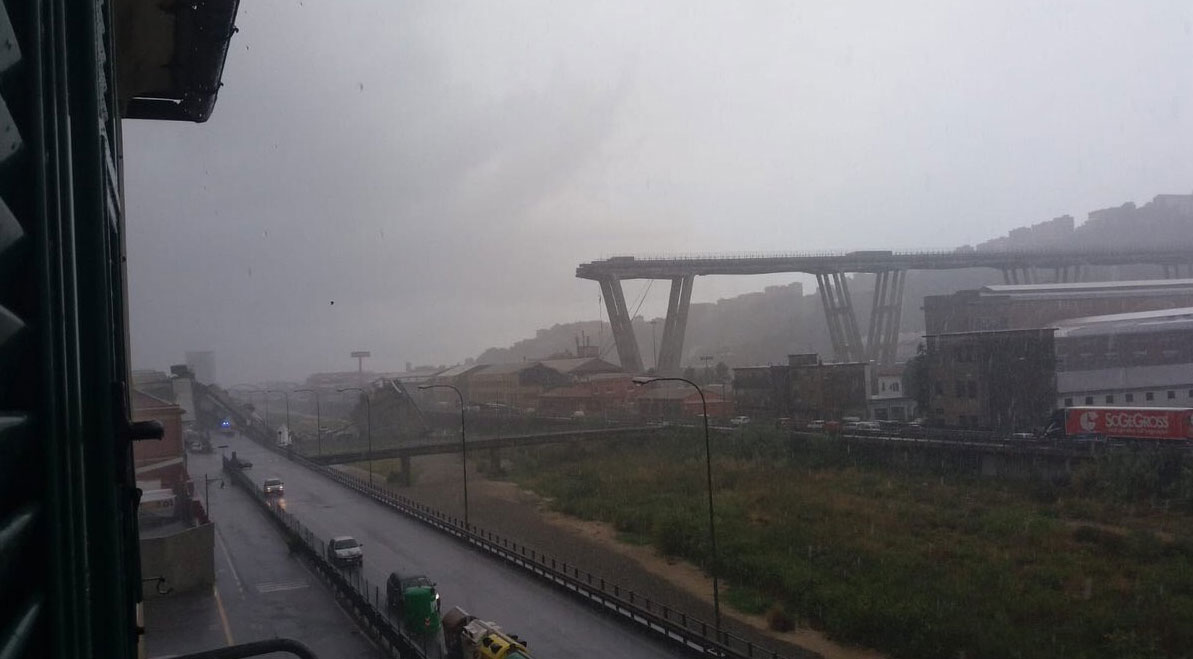 İtalya'da köprü faciası! Otoyol köprüsü böyle çöktü...