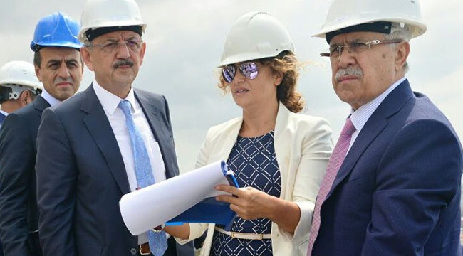 Bakan Özhaseki Fikirtepe'de sokak sokak dolaştı