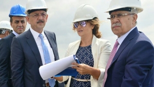 Bakan Özhaseki Fikirtepe'de sokak sokak dolaştı