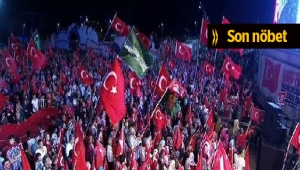 İstanbullu son "Demokrasi Nöbeti"ni tuttu