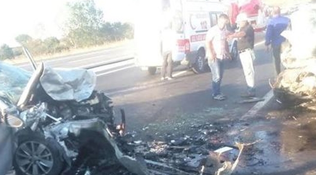 Çanakkale Biga'da ters yönde giden hafif ticari araç otomobil ile çarpıştı: 2 ölü