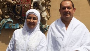 İngiliz Büyükelçi Simon Collis eşi Hüda müslüman oldu Hac yaptı