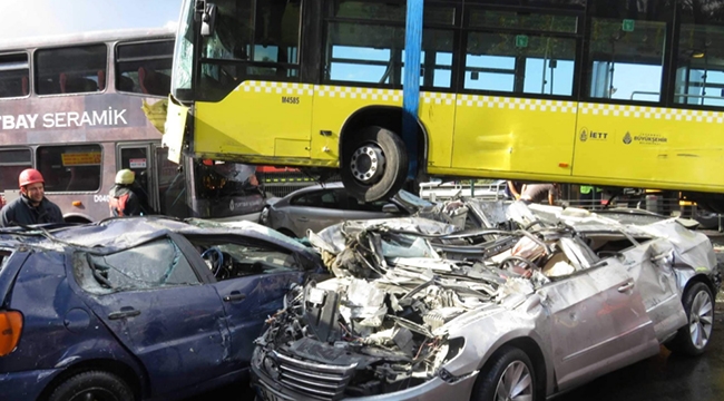 İstanbul Büyükşehir'den metrobüs kazası açıklaması! İşte Acıbadem metrobüs kaza anı