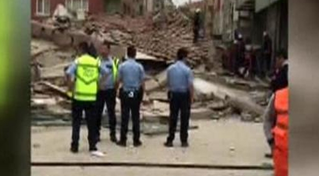 İstanbul'da 5 katlı bina çöktü