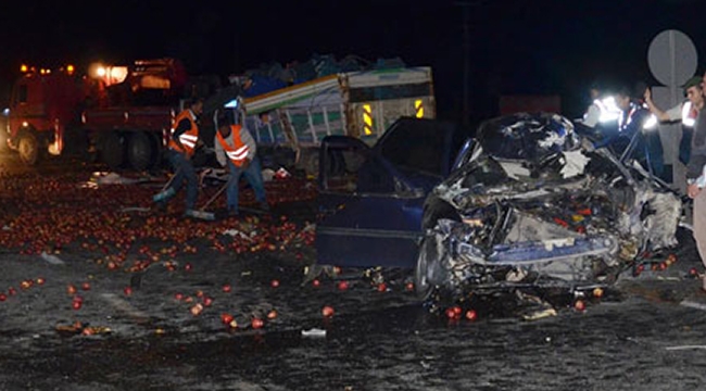 Konya'da korkunç trafik kazası! Kamyon Otomobile Çarptı: 2 Ölü 1 Yaralı