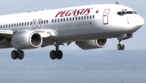 Pegasus uçağında hamile kadın havada doğurdu