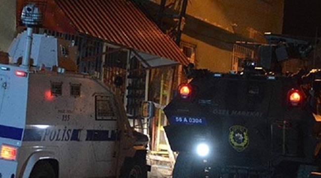 Siirt kent merkezinde zırhlı polis aracının geçişinde roketli saldırı