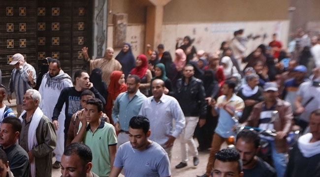 Mısır halkı "Garibanlar Devrimi" ile ayaklandı