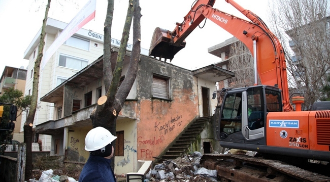 Kartal ilçesinde metruk binalar yıkılıyor