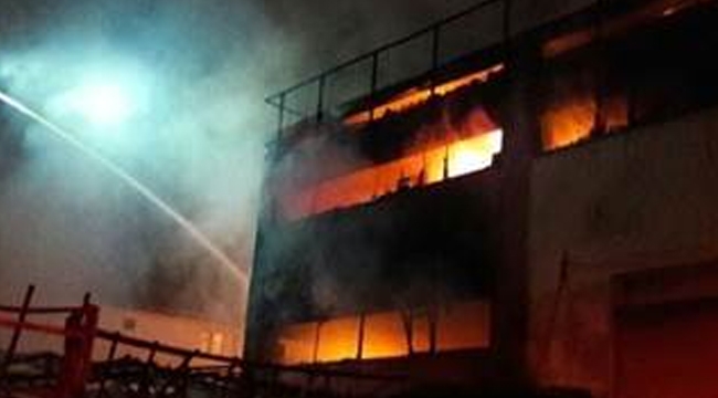 İstanbul Sancaktepe'de korkutan  fabrika yangını