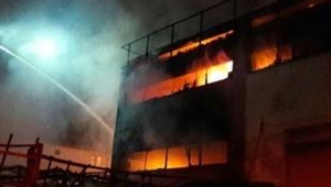 İstanbul Sancaktepe'de korkutan fabrika yangını