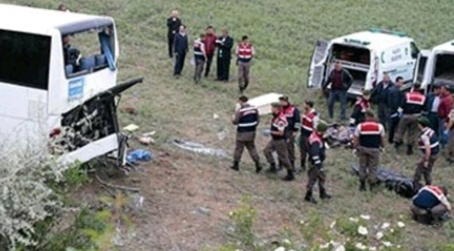 Ankara'da feci trafik kazası! Sürücüsü uyudu Yolcu Otobüsü devrildi çok sayıda ölü var...