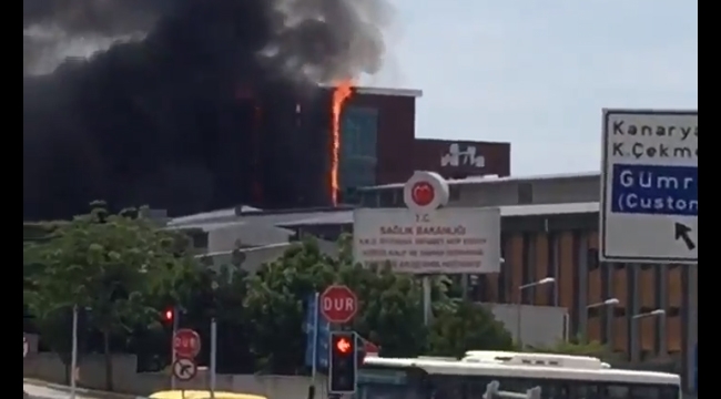 Son dakika: Halkalı'da hastane ek binasında büyük yangın