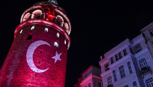 Türk Bayrağı bu gece Galata Kulesi'ne yansıtılacak