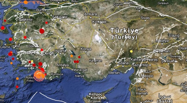 Ege gece boyu diken üstündeydi artçı depremlerle sabaha kadar sallandı