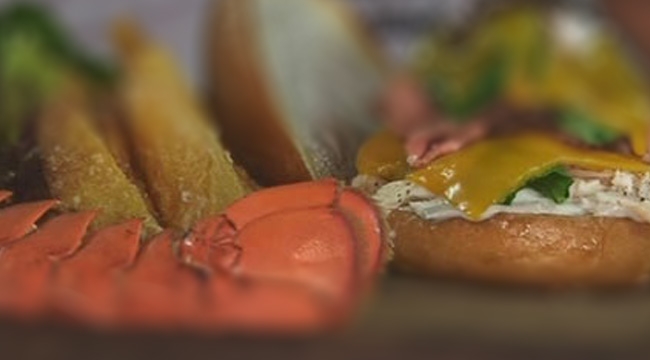 Bodrum Depremi bile fiyatları düşüremedi! Burası Çeşme işte o meşhur 240 TL'lik hamburger