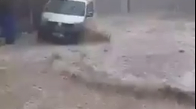 Son dakika: İstanbul'da beklenen şiddetli fırtına ve yağmur etkisini gösterdi! Gök delindi...