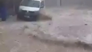 Son dakika: İstanbul'da beklenen şiddetli fırtına ve yağmur etkisini gösterdi! Gök delindi...