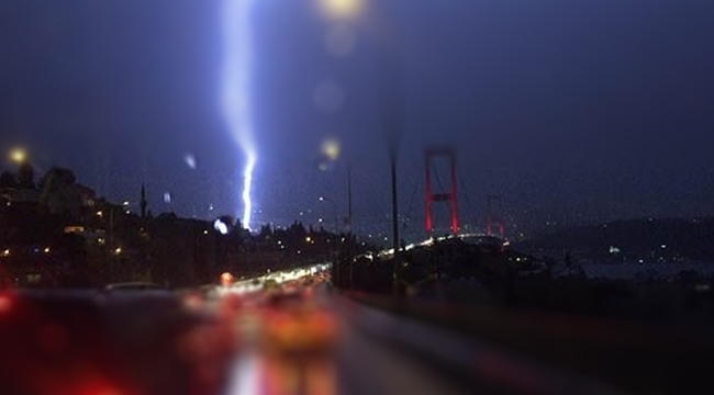 Gece başladı! İstanbul'da sağanak yağmur ve dolu etkili oldu...