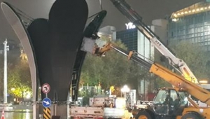 Başkentte Kızılay Meydanı’ndan lale heykeli kaldırıldı