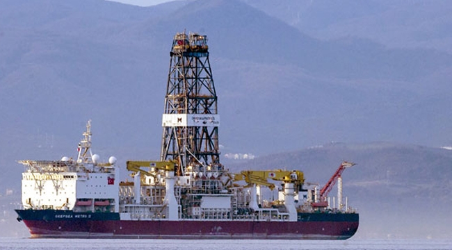 Dev sondaj gemisi İstanbul Boğaz'dan geçti! Türkiye'nin gemisi Deepsea Metro-2 demir attı