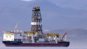 Dev sondaj gemisi İstanbul Boğaz'dan geçti! Türkiye'nin gemisi Deepsea Metro-2 demir attı