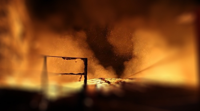 Kocaeli'nde korkutan fabrika yangını büyüyor!