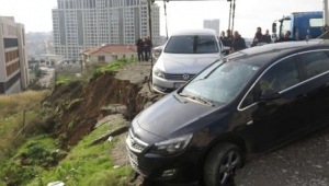 Az önce Ataşehir'de meydana geldi! İstinat duvarı büyük gürültüyle çöktü