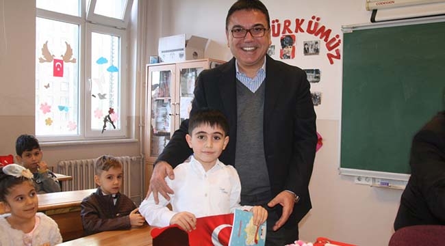 Tamer Özyurt, çocuklara karne hediyesi