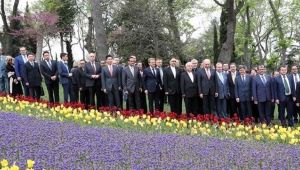 İstanbul`da görevli Başkonsoloslar Lale bahçelerini gezdi