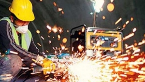 Sanayi üretimi Nisan'da arttı