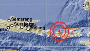 Endonezya'da büyük deprem! 7 şiddetinde deprem olan Endonezya için Tsunami alarmı...