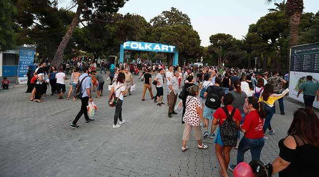 İzmir'in kurtuluş gününde Fuarda renkli görüntüler