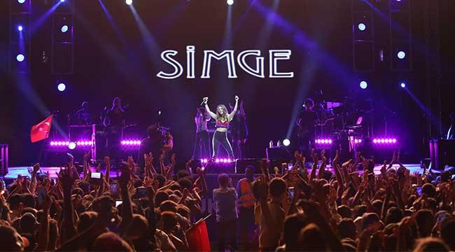 İstMarina'da Simge rüzgarı esti