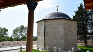 Emlak basını Gül Baba Türbesi'ni ziyaret etti