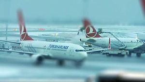 İstanbul beyaza büründü! Kar uçak seferlerini engelledi