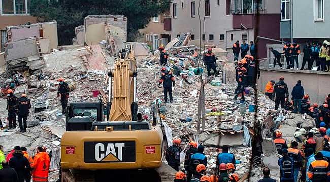 Kartal'da çöken bina enkazında arama çalışmaları aralıksız sürüyor