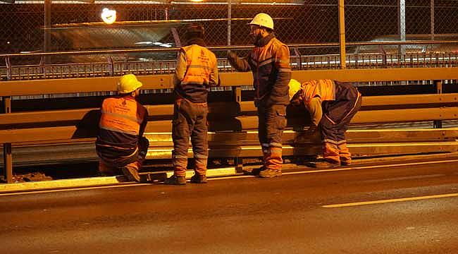 Metrobüs hattı boyunca Motosikletliler için özel bariyerler döşeniyor