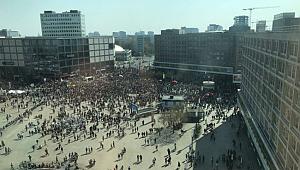 Berlin'de 40 bin kişi yüksek kira fiyatlarını protesto etti