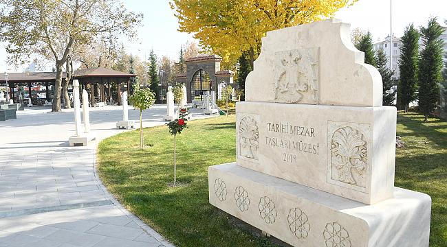 Tarihi Mezar Taşları Sergileniyor