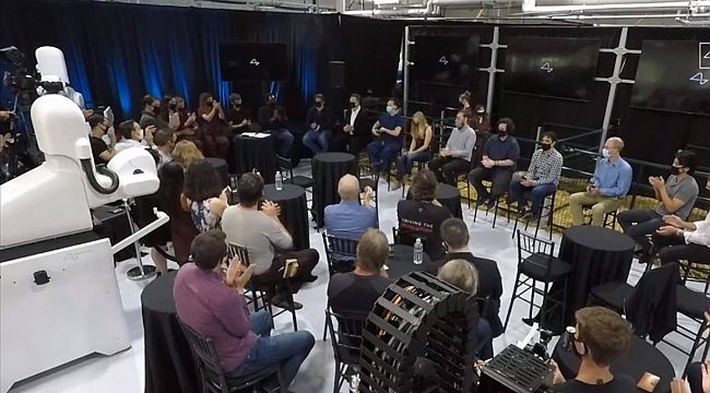 Elon Musk, "Neuralink" çipi resmen tanıttı