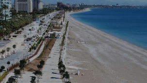 Turizm gelirlerinde yarı yarıya düşüş