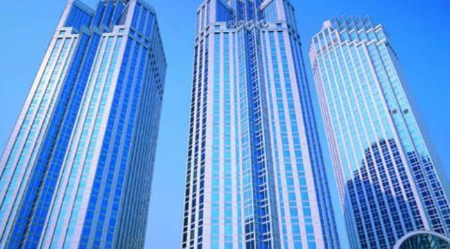 Fitch, İş Bankası'nın kredi notu Durağan'a yükseltti