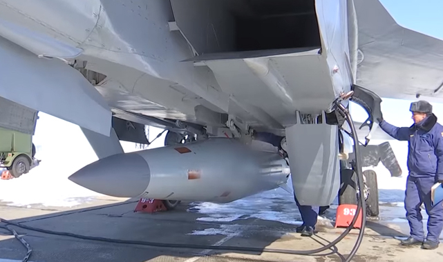 “Kinjal” hipersonik füzesi resmen ateşlendi! Durdurulamaz, ses hızından 10 kat hızlı...