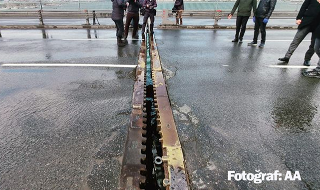 Unkapanı köprüsü ikiye ayrıldı! Köprü araç trafiğine kapatıldı...