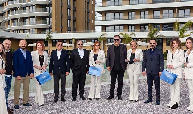 Folkart Vega'da anahtarlar teslim ediliyor