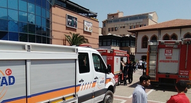 Bursa'da Zafer Plaza AVM yangını korkuttu! Tavan çöktü, enkaz altında arama çalışmaları yapılıyor...